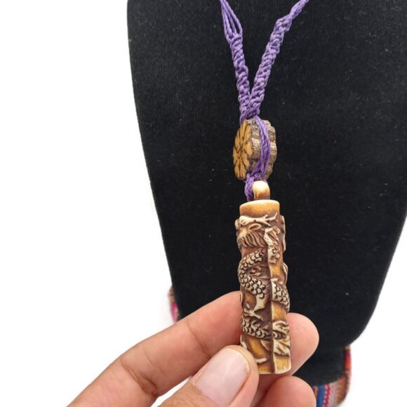 Unisex Necklace Woven in Macrame Thread and Ayahuasca Flower - Picture 4 of 8